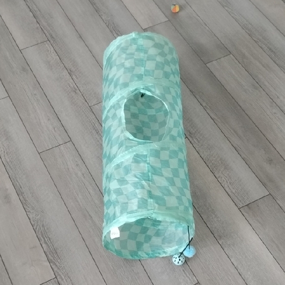 Checkered Cat Play Tunnel - Picture 1 of 6